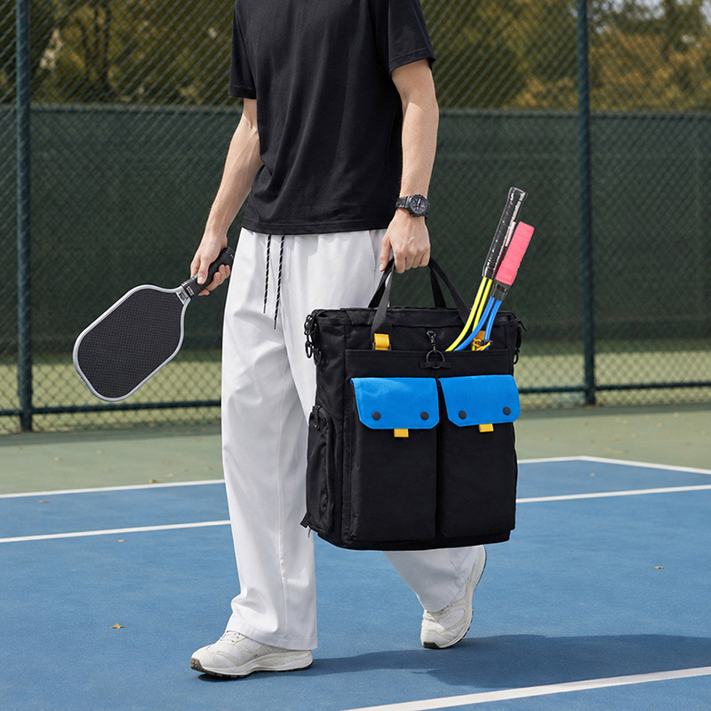 Badminton Shoes - حقيبة مضرب تنس وريشة بولو مقاومة
